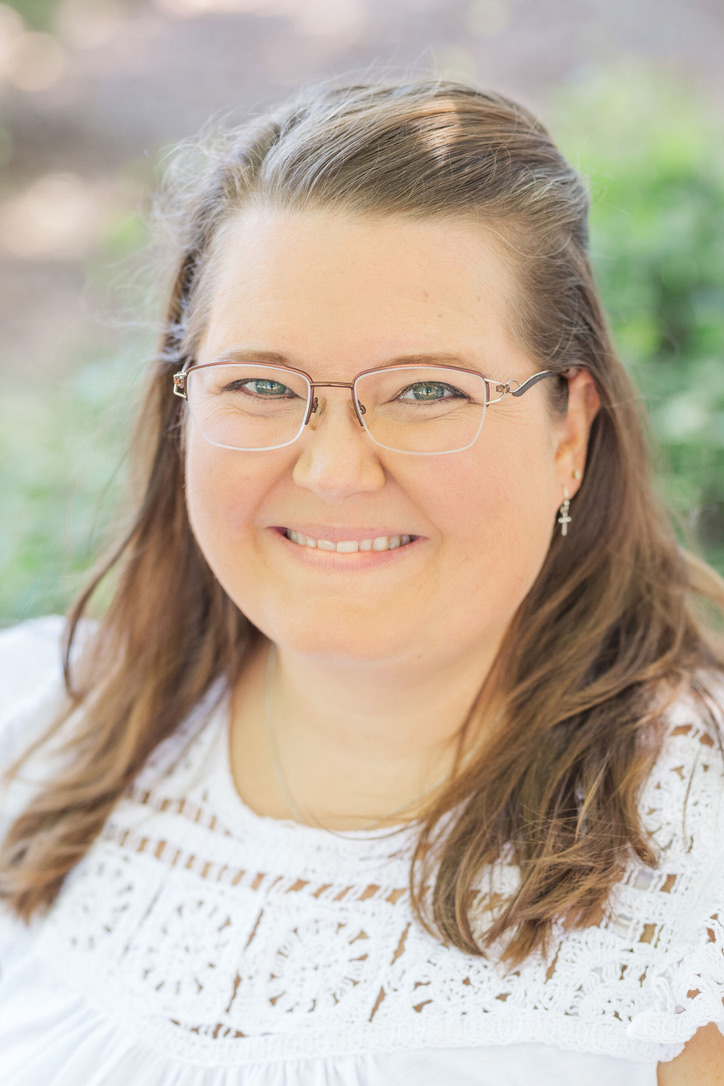 Courtney Headshot